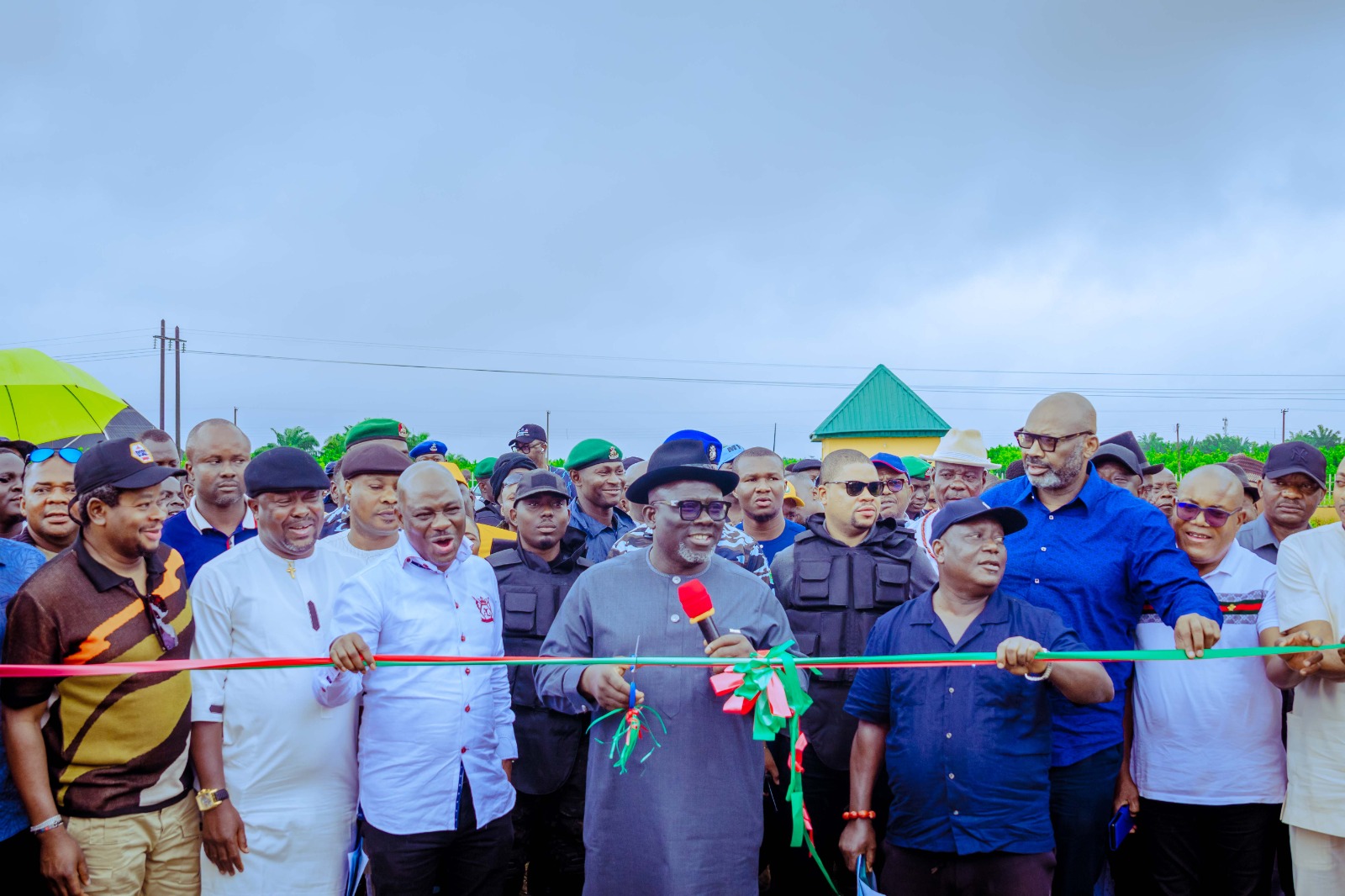 Delta State Governor, Rt. Hon. Sheriff Oborevwori (middle), Speaker, of the Delta State House of Assembly, Rt. Hon. Emomotimi Guwor (3rd left), Chairman of the Delta State Oil Producing Areas Development Commission (DESOPADEC), Olorogun John Nani (3rd right), Executive Director of Finance and Administration in DESOPADEC, Chief Kome Okpobor (left), Secretary to Delta State Government, Dr. Kingsley Emu (2nd right), Hon. Fukekeme Solomon (right) and others, during the inauguration of Model Secondary School, Ogulagha, Burutu Local Government Area of the state built by DESOPADEC on Friday, October 5, 2024