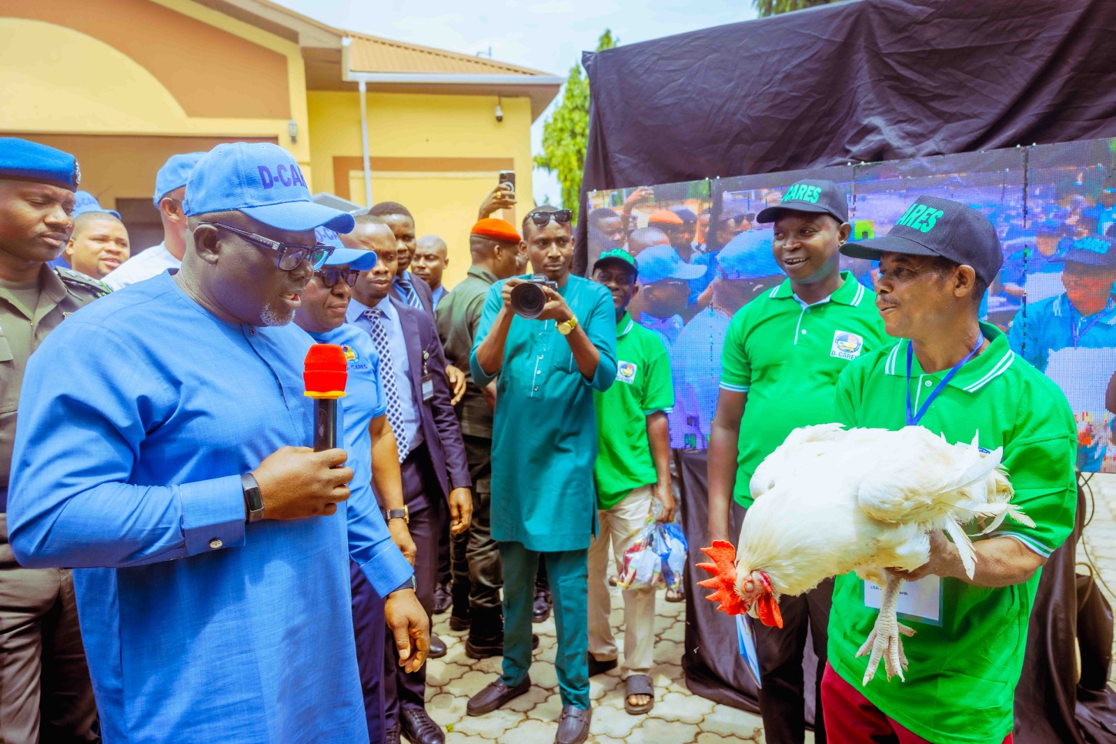 Delta Governor, Rt Hon Sheriff Oborevwori admiring a farm produce (chicken) produced by one of the beneficiaries of the Delta COVID-19 Action Recovery and Economic Stimulus( D- CARES ) Program, Mr Obah Nnamdi during his inspection of the exhibition stand in a Town Hall meeting at Government House Asaba