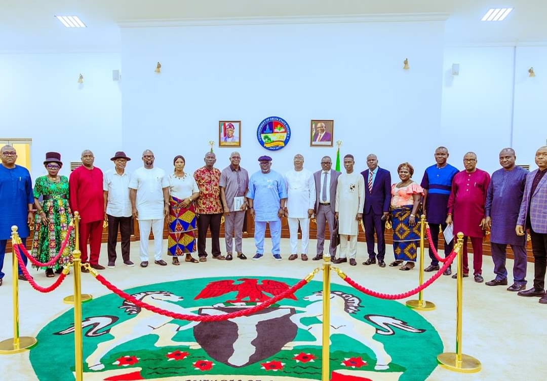 Delta Governor, Rt. Hon. Sheriff Oborevwori (9th left), Commissioner for Information, Dr Ifeanyi Osuoza (left), Commissioner for Women Affairs, Hon. Pat Ajudua (2nd left), Chief of Staff Government House, Hon. Johnson Erijo (3rd left), Hon. Festus Utuama (5th left), Chairman, IDP Management Committee, Mr. Abraham Ogbodo (8th left), Secretary of the Committee, Chief Austin Emaduku (8th right), Leader, Okuama Community, Hon. Belvis Adogbo (9th right), Secretary General, Ewu Kingdom, Amb. Edewor Egedegbe (7th right) and others shortly after a meeting with the Governor at Government House, Asaba