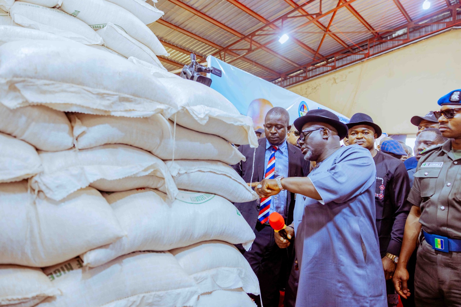 Delta Governor, Rt Hon Sheriff Oborevwori (right), inspecting the items received from the Federal Government Subsidy Removal Palliative Committee during the flag-off of the 3rd phase distribution of palliatives at Ibusa in Oshimili North LGA on Thursday