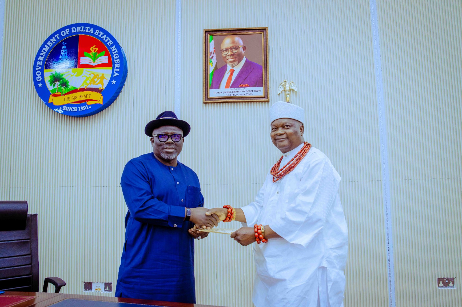 Delta Governor, Rt. Hon. Sheriff Oborevwori (left) receiving the address as presented by HRM Michael Omeru, Ogurimerime Ukori I, the Ovie of Agbon Kingdom (right) during a courtesy visit on the Governor at Government House, Asaba on Thursday, August 15, 2024.