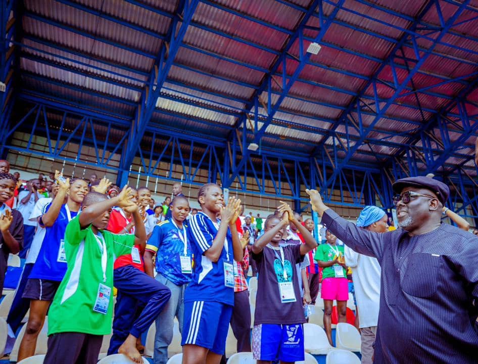 Delta Governor, Rt. Hon. Sheriff Oborevwori (right), acknowledging cheers from Athletes, for the 2024 National Youth Games at Stephen Keshi Stadium, Asaba on Wednesday, September 11, 2024