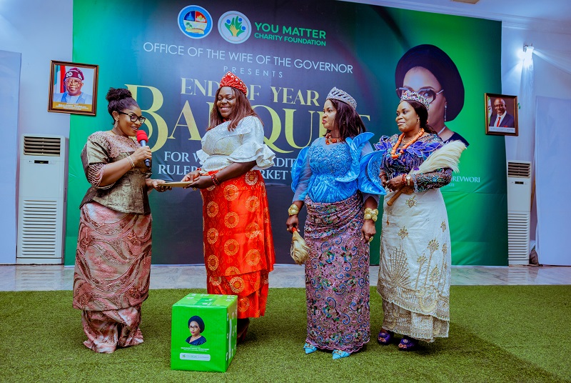 Deaconess Sheriff Oborevwori gifts Traditional Rulers and Market women in Delta