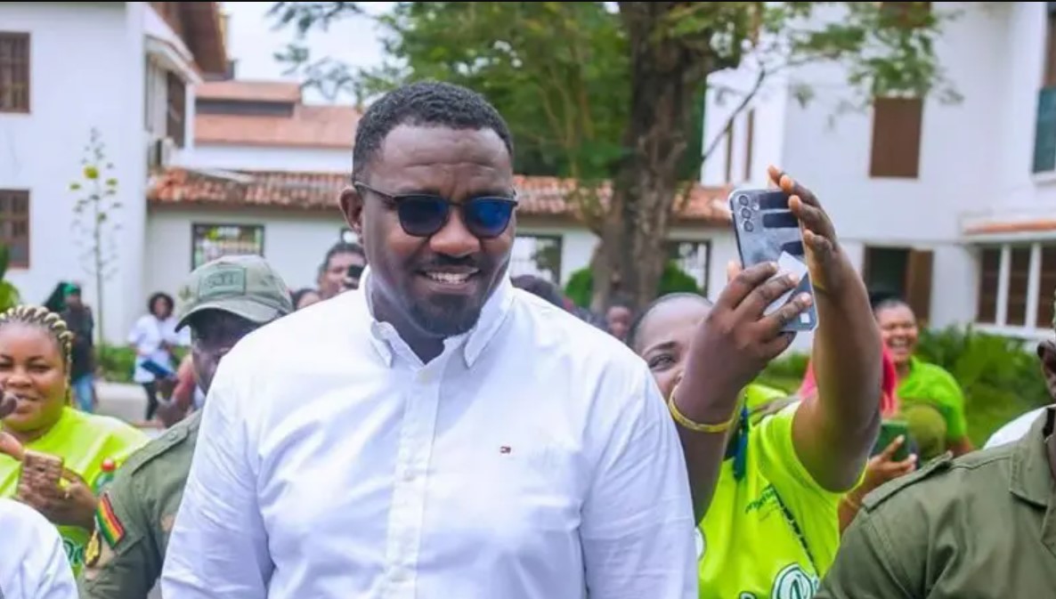 John Dumelo