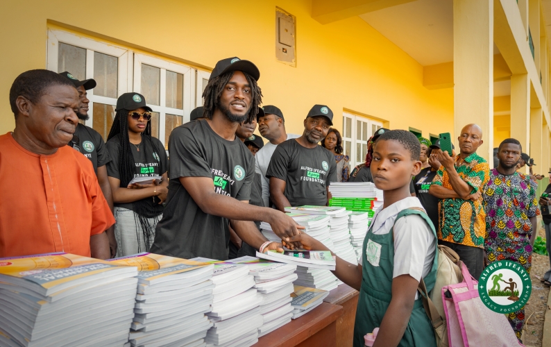 Alfred Ifeanyi making a Symbolic Presentation of the over 1,500 Maths and English Textbooks to the Students of I.I Erigbuem Commercial Secondary School, Owa-Alero in Ika North East LGA, Delta State on Friday, January 10, 2025