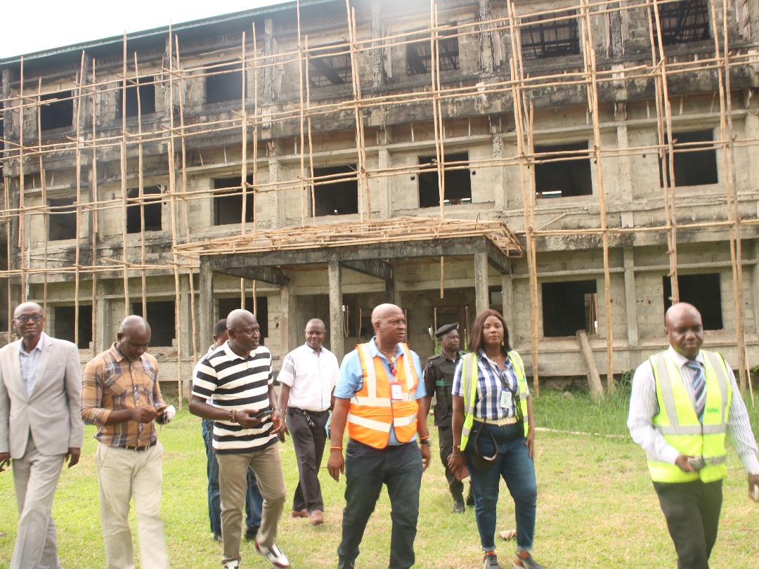 Okorodudu inspects DESOPADEC Projects in Warri South LGA